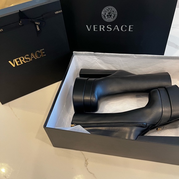 BNIB VESACE  Sleek Black Platform Boots Size 37 US 7 - Picture 5 of 12